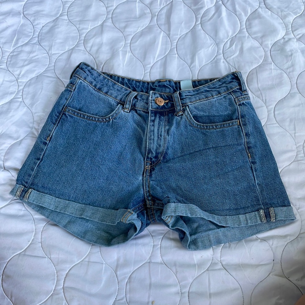 Medium wash jean shorts